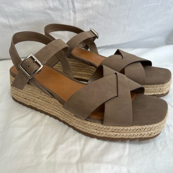 Women's Tan Wedge Sandals - Picture 10 of 10